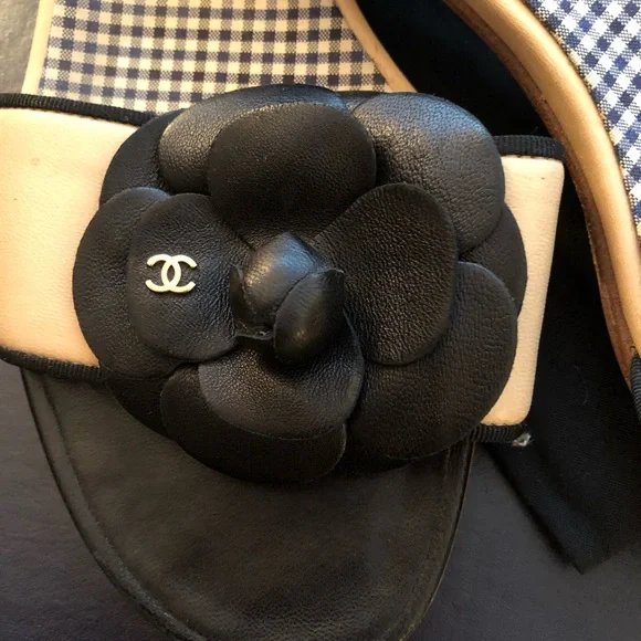 CHANEL Black and Cream Sandals - Picture 3 of 4